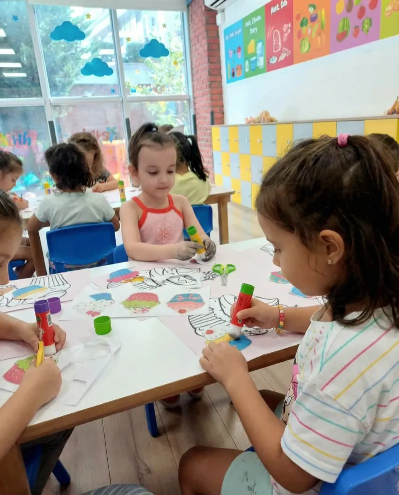 Ataevler anaokullarında sanat ve el becerisi etkinliği