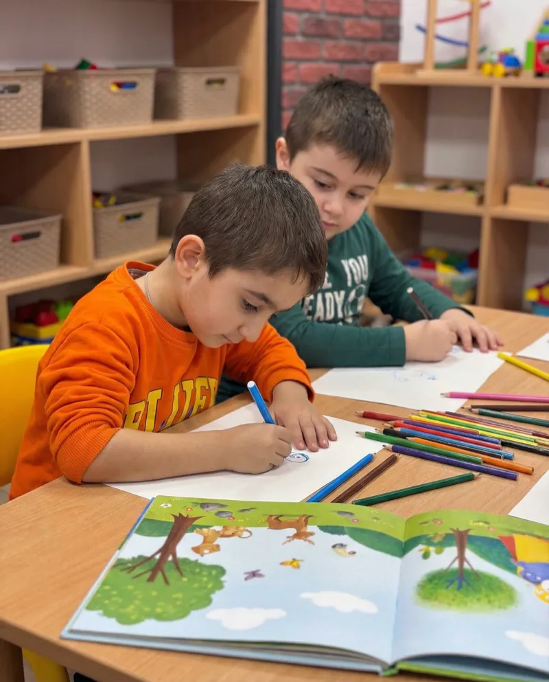 Nilüfer özel anaokulunda çizim ve sanat etkinliği
