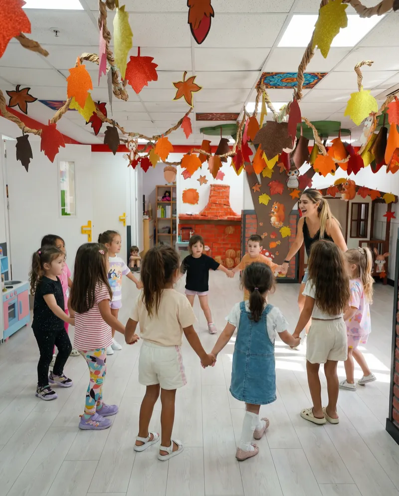 Tam gün kreşte dans ve hareket etkinliği