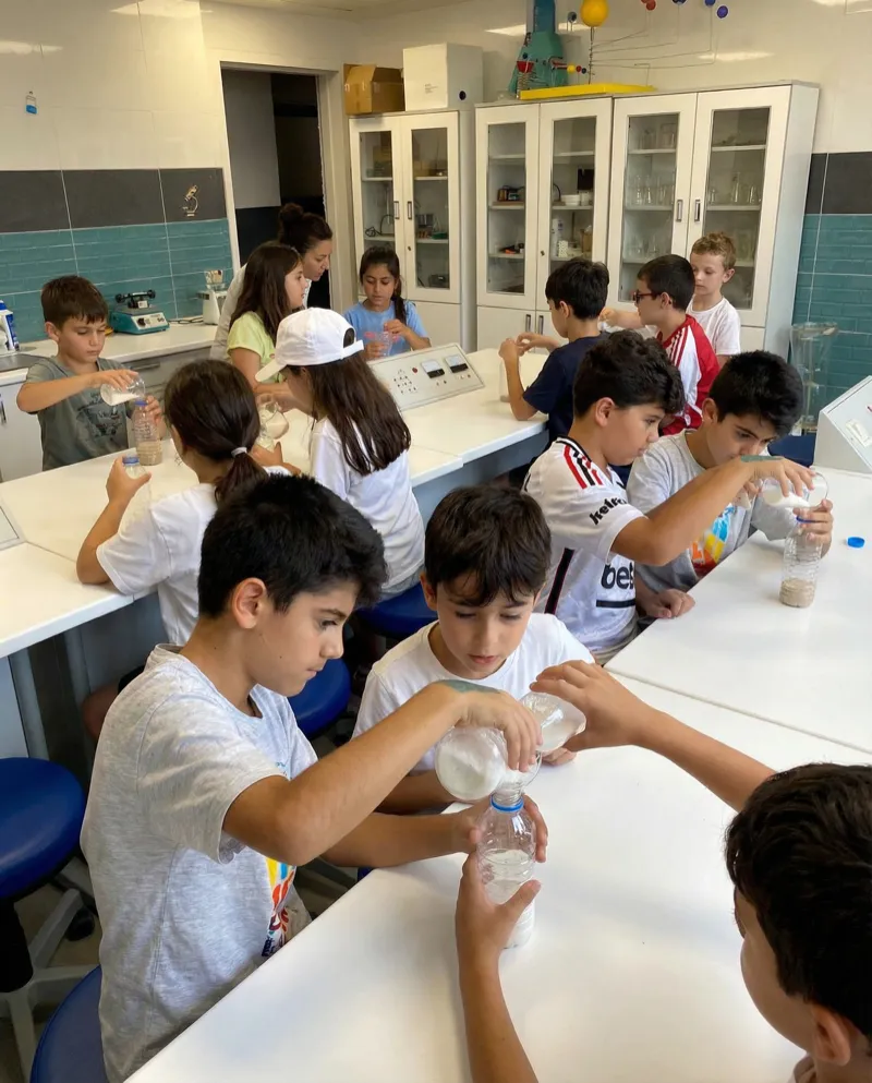 Tam gün kreşte bilim deneyi etkinliği